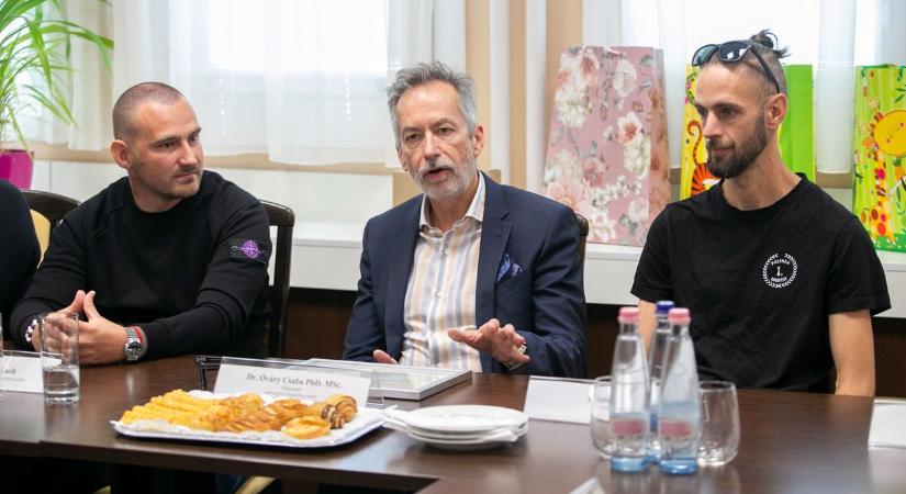 Szurkolók tettek a gyermekekért  fotók