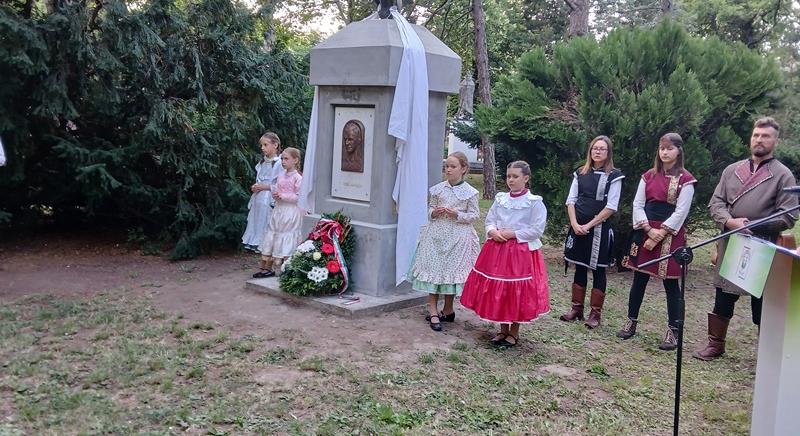 Újabb emlékhelyet avattak Esterházy János tiszteletére a Délvidéken