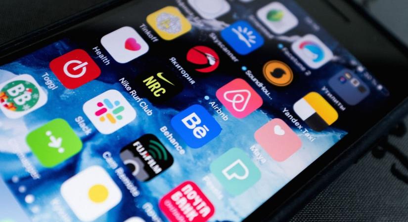 Így veheti észre, ha csalók alkalmazását töltötte le a telefonjára