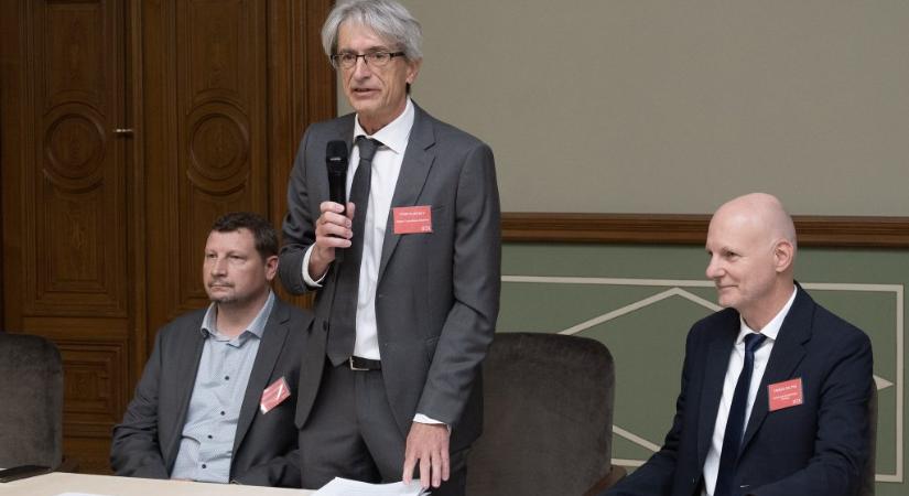 Már ősszel visszatérhet a kutatóhálozat az Akadémiához