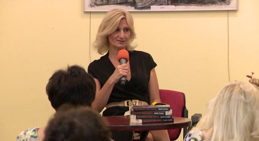 „Mindenki irigyelte a tökéletes életét, aztán kiderült, mi rejtőzik a korona mögött” – Ferenczik Adrienne új regénye a közösségi média legnagyobb hazugságáról szól