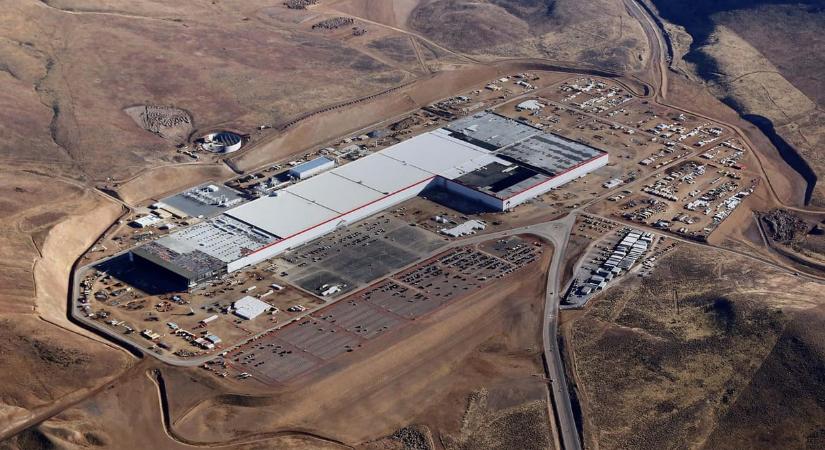 Gigagyárat építene Elon Musk, az űrbe költöztetné a mesterséges intelligenciát