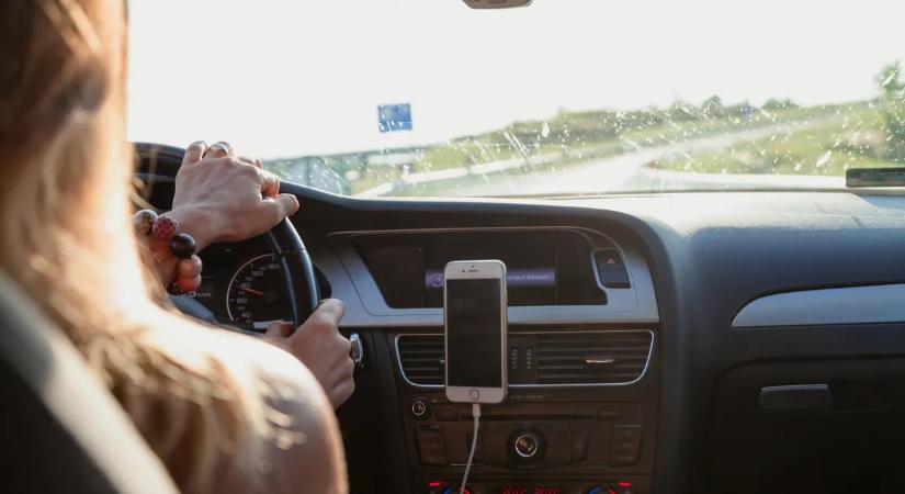 Rohamot kapott vezetés közben egy sofőr Budapesten