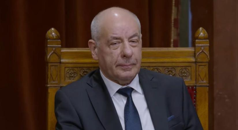 Sulyok Tamás két kézzel kapaszkodik, de Magyar Péter most nagyot lökött rajta