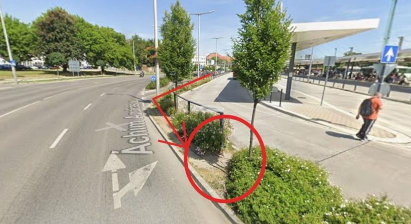 Mi a baj a kaposvári buszmegálló parkolójával, hogy mindenki a négysávoson szaladgál?
