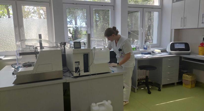 A járóbeteg rendelőbe költözött a csíkszeredai kórház laboratóriuma