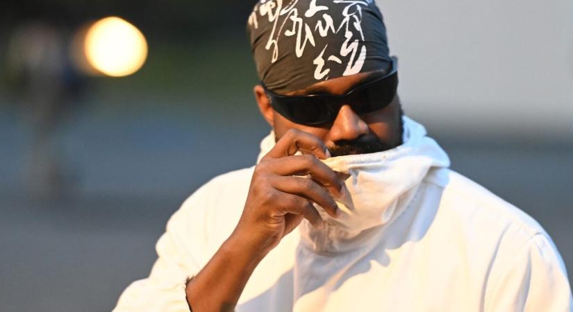 Egy modell beperelte Kanye Westet, amiért a rapper fojtogatta őt egy klipforgatáson – 14 évvel korábban