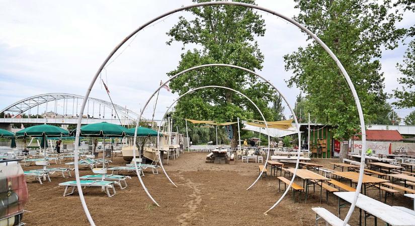Elrajtolt a strandszezon Szegeden: újra nyitva a Tisza-parti kedvenc