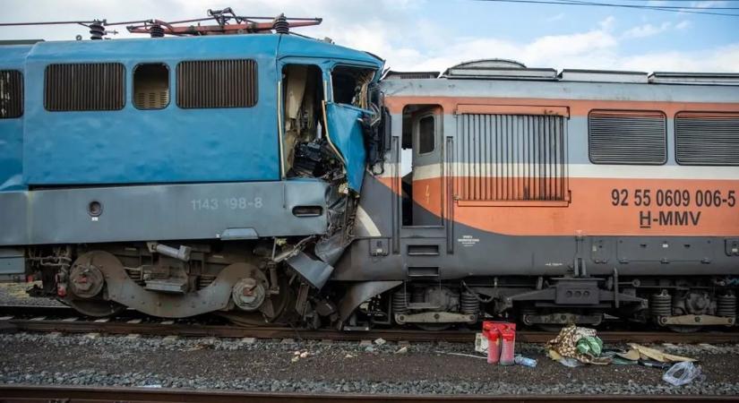 Hatalmas pusztítás a síneken: több száz méteren át tolta maga előtt a tehervonat a szerelvényt