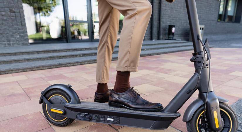 Egyre több településen tiltják ki az e-rollert