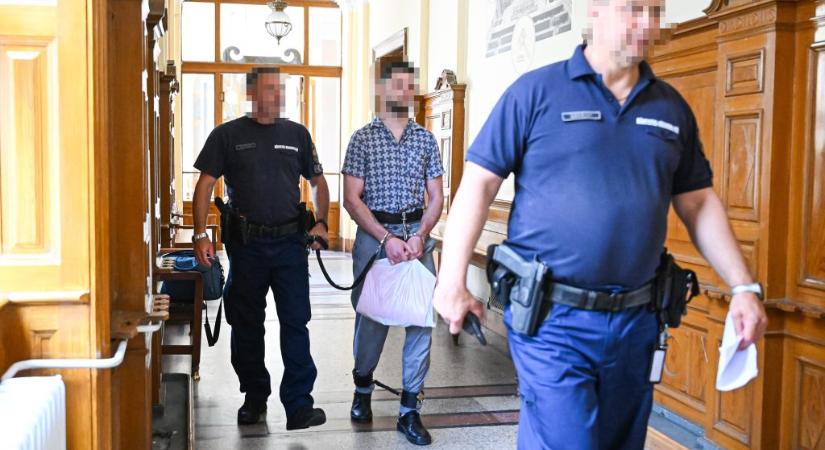 „Mégiscsak egy emberölésről van szó bassza meg, miért kell egy gyilkost kérdésekkel segíteni?” – tomboltak az indulatok a tárgyaláson