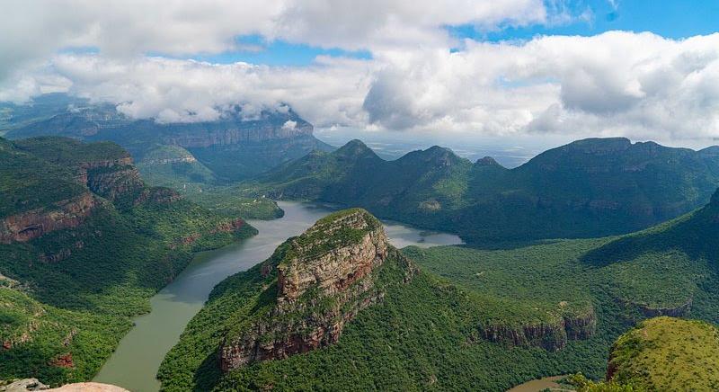 Dél-Afrika egyik legizgalmasabb természeti kapuja: keselyűrezervátumtól a Kruger Nemzeti Parkig