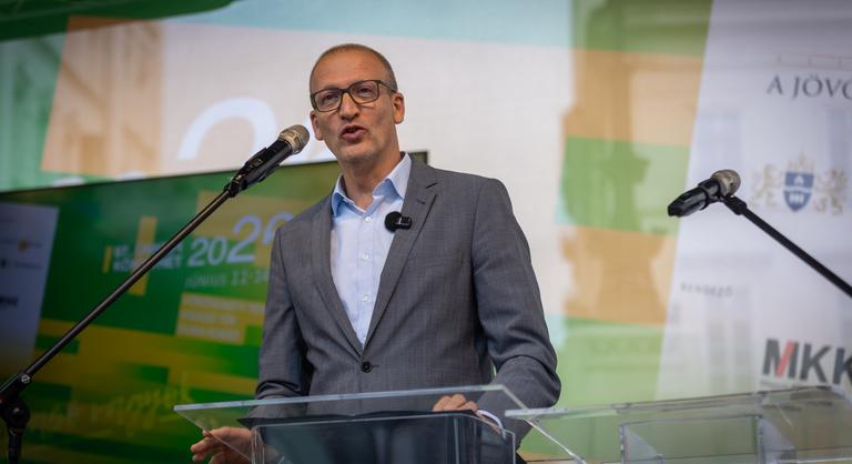 Váratlanul megjelent Tarr Zoltán, bocsánatot kért és hatalmas bejelentést tett
