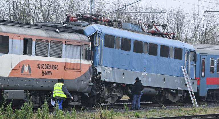 Elítélték a sápi vonatbaleset mozdonyvezetőjét, aki szolgálat közben elaludt