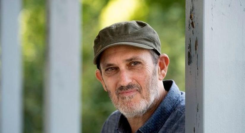 Felmentették Szász János filmrendezőt a sziámi ikrek kapcsán emelt vádak alól