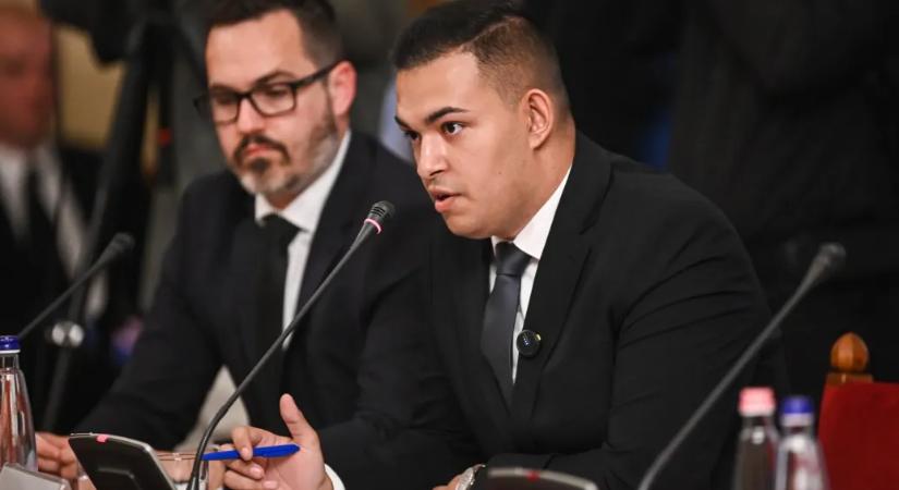 Elárulták, honnan kapott a választás után ajándék Mercedest a Tisza huszonéves képviselője