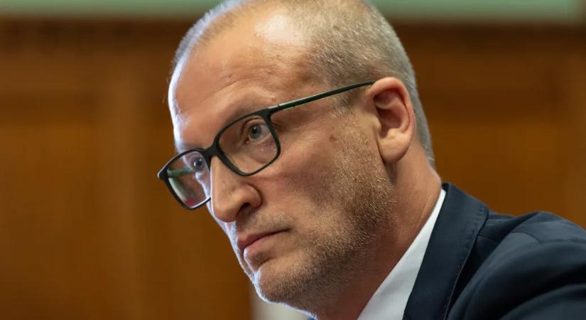 Tarr Zoltán belengette a könyvfóliázás végét az idei könyvhét megnyitóján