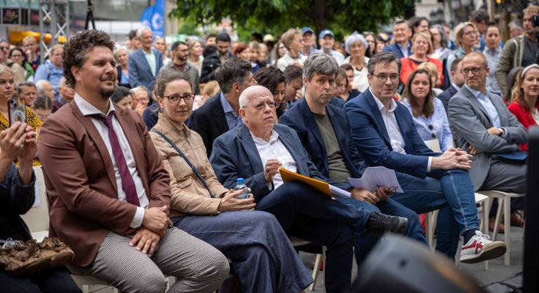 Aggregátorokkal és Booker-díjas szerzővel indult el az Ünnepi Könyvhét