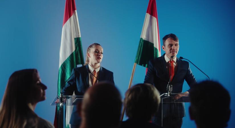 Vége van, kicsi: Lengyel Tamás ismét kormányinfót tart, most Paulina új klipjében