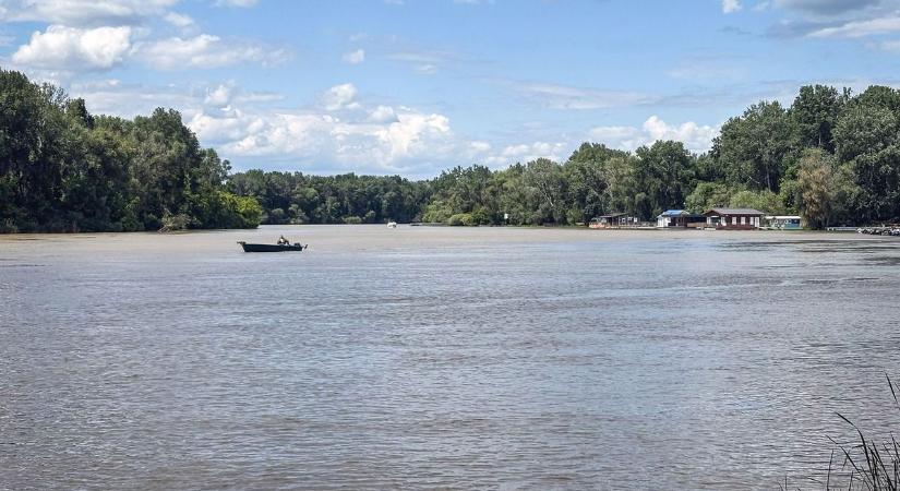 Hihetetlen, milyen ingatlanokat árulnak a Tisza-tónál: az egyikért 1 milliárdot kérnek – ilyen rezidenciát csak a filmekben látni