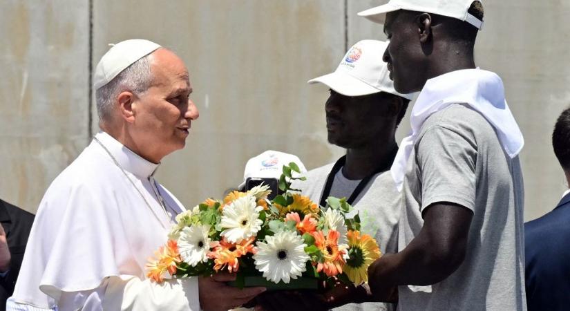 Leó pápa a migránsok jogainak védelmére szólított fel a Kanári-Szigeteken tett látogatása során