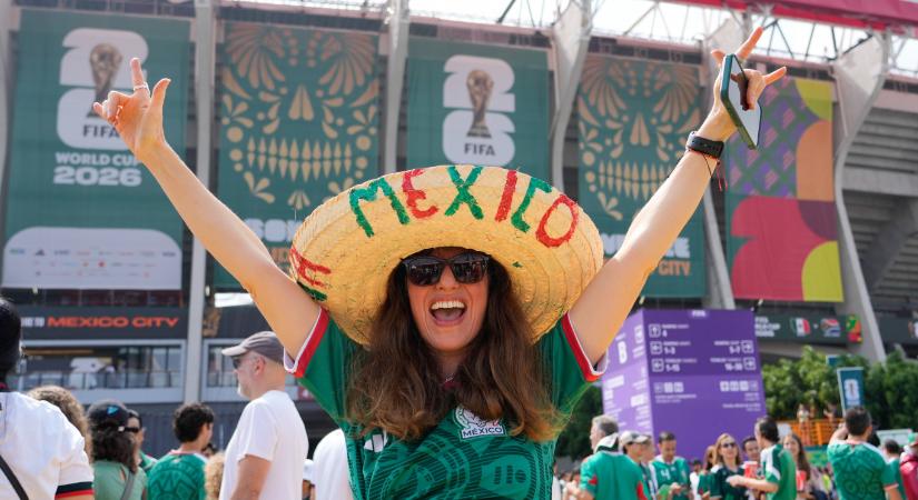 Shakira, azték táncosok és gigatikus kupa: Mexikó már megnyitotta a világbajnokságot