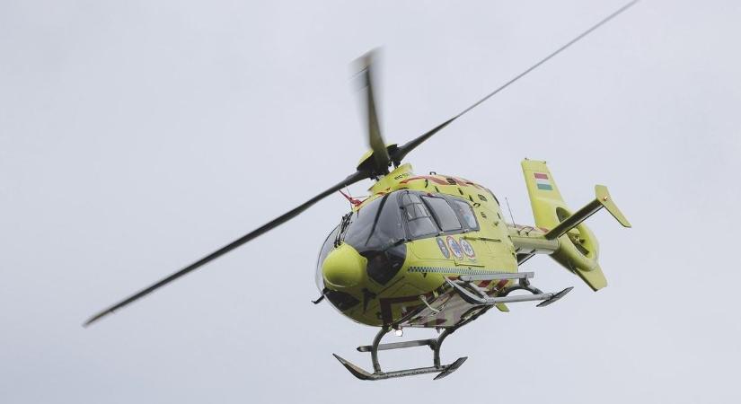 Súlyos baleset: vonat tetejére mászott, áramütést szenvedett egy gyerek