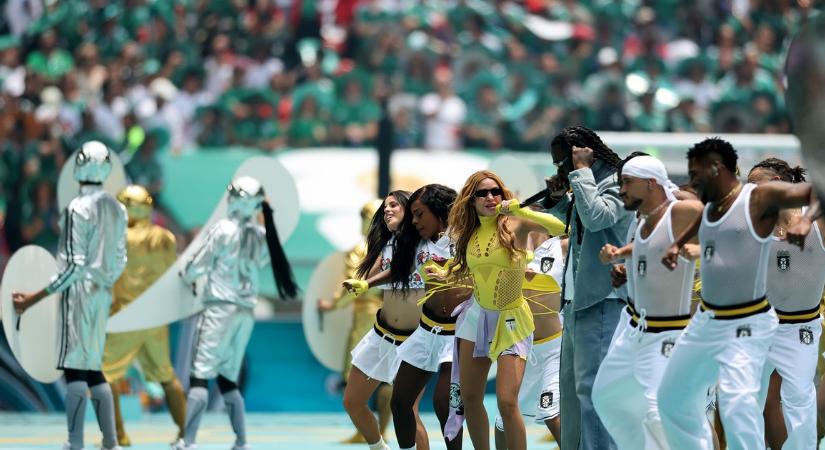 Shakira dögös táncot lejtett a foci-vb megnyitóján: így rázta a csípőjét a latin zene kolumbiai királynője – videó
