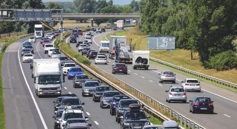 Tömegek indulnak Debrecenből a Balatonra – ezekre a terelésekre kell számítani az autópályákon