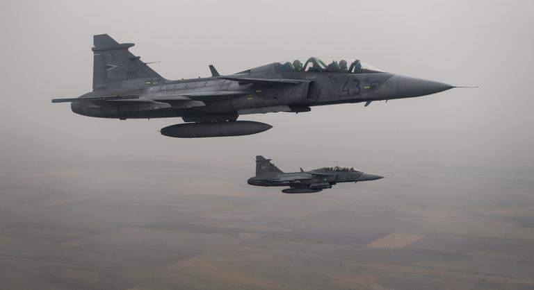 Magyar Péter: gripeneket riasztottak egy izraeli utasszállító miatt a magyar légtérben