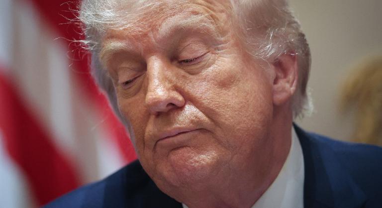 Miután bejelentette, hamarosan le is fújta a csütörtök esti, Irán elleni légicsapásokat Trump