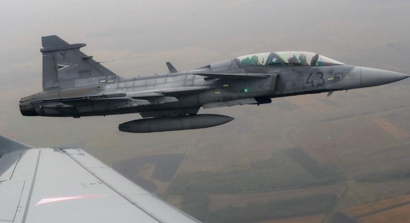Magyar Péter: A legmagasabb szintű NATO-riadó miatt szálltak fel a magyar Gripenek egy izraeli utasszállító miatt