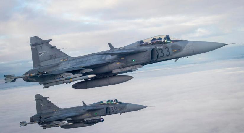 Magyar Péter: Riasztották a Gripeneket egy izraeli utasszállító miatt
