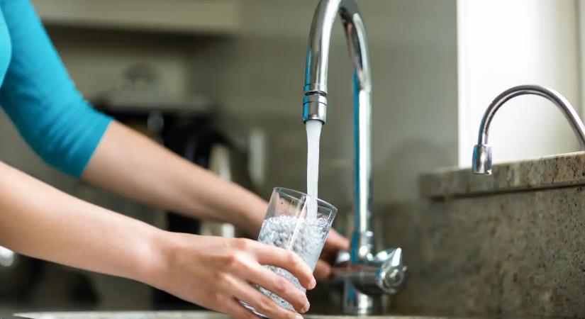 Az ólom a belső csövekből kerülhet a csapvízbe, figyelmeztet a Fővárosi Vízművek