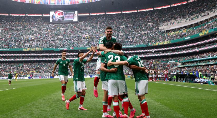 Három piros, két gól: eseménydús vb-nyitány Mexikóban