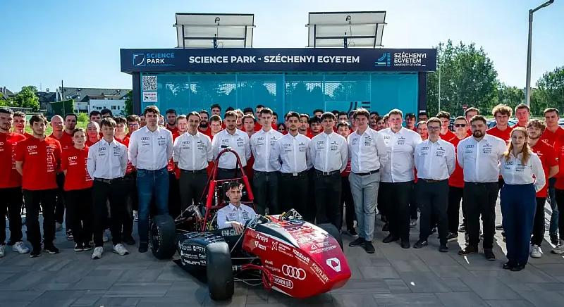 Másfél év munkája ért célba, elkészült a SZEngine első versenyautója