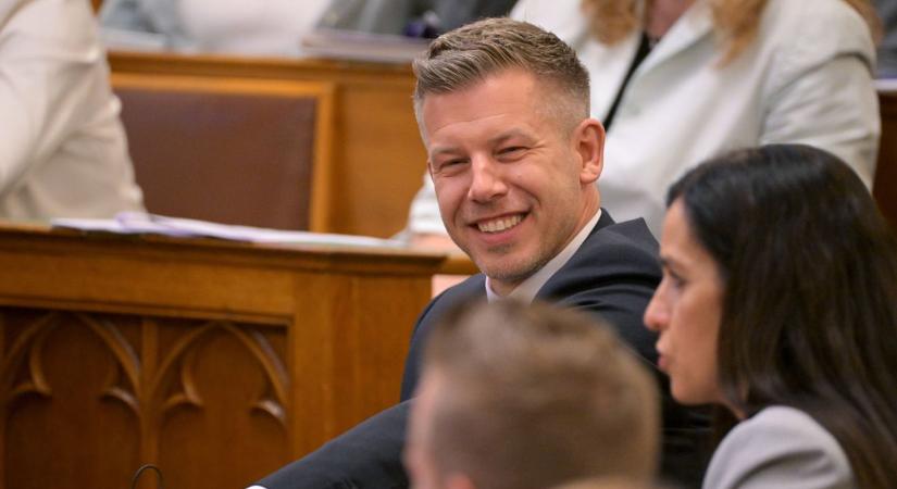 Magyar Péter nem számolt be a húsba vágó döntésről, Oroszország figyel, Navracsics figyelmeztetett