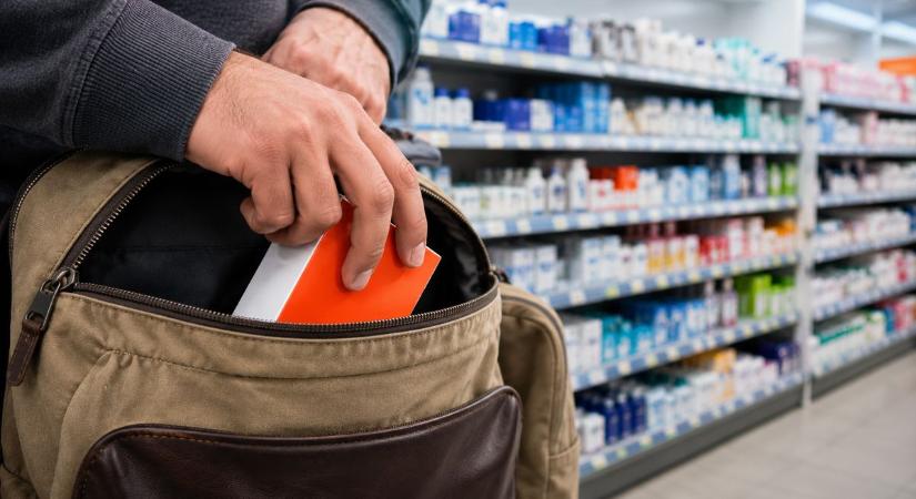 Lejárt trükkökkel próbálkozott a bolti tolvaj, de még így is milliós kárt okozott
