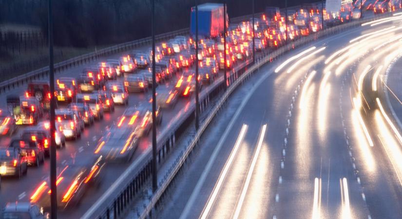 Káosz az M1-esen: egymás után két súlyos baleset történt Hegyeshalom felé