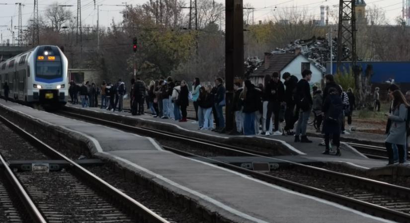 Botrány Rákospalota–Újpesten: életveszélyes peronra figyelmeztettek, egy 16 éves fiú sérült meg