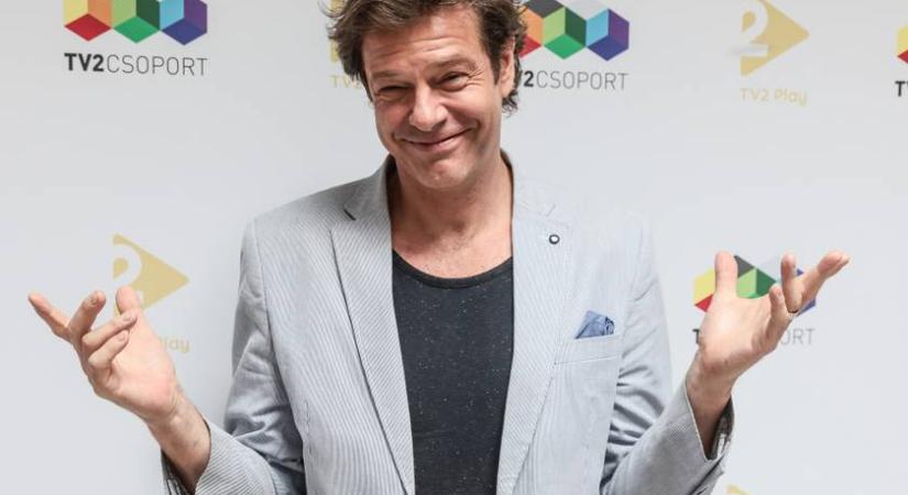 Till Attila kertje mesebeli oázis: lélegzetelállító a sok virág