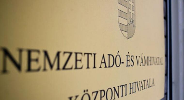 Két népszerű tiktoker akadt fenn a NAV kockázatelemzőinek szűrőjén