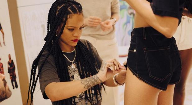 Csődbe ment Rihanna divatmárkája, a Fenty