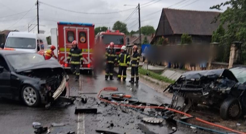 Súlyos baleset Kolozs megyében: három férfi kórházba került, miután két autó összeütközött