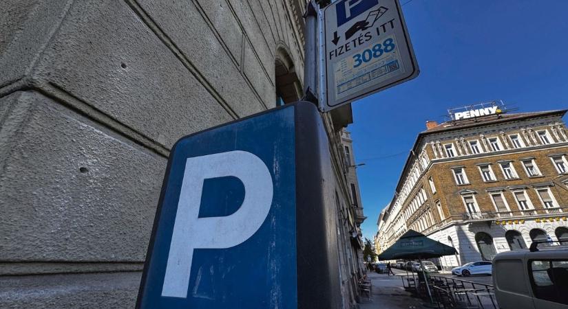 Kézikocsikat vittek el a parkolóból, olvasónk kiakadt
