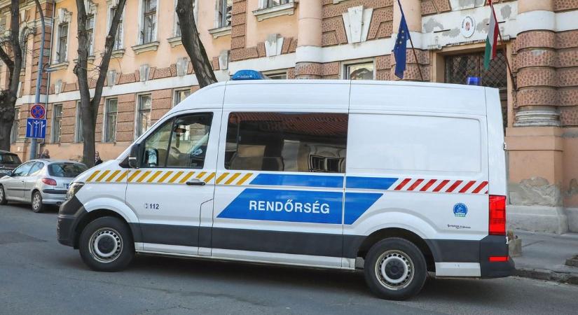 Ezt az arcot nem lehet elfelejteni  súlyos bűnt követett el az újfalui férfi, a rendőrség már a nyomában!