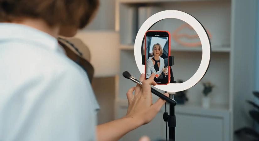 Influenszerekre csapott le a NAV adócsalás miatt