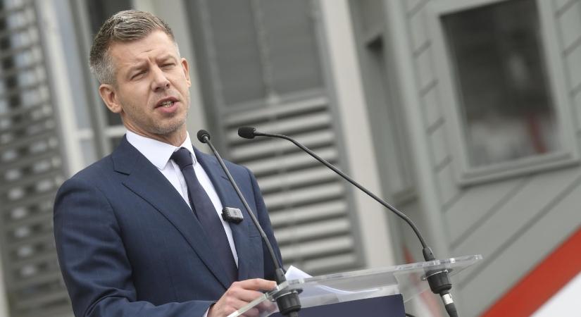 Magyar Péter a kormány nevében részvétét fejezte ki az M1-es autópályán elhunytak családjainak