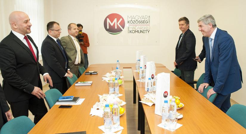Belharcok és stratégiai nyitás a felvidéki magyar politikában
