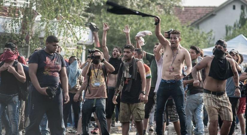 Életbe lépett a migrációs paktum - íme a részletek